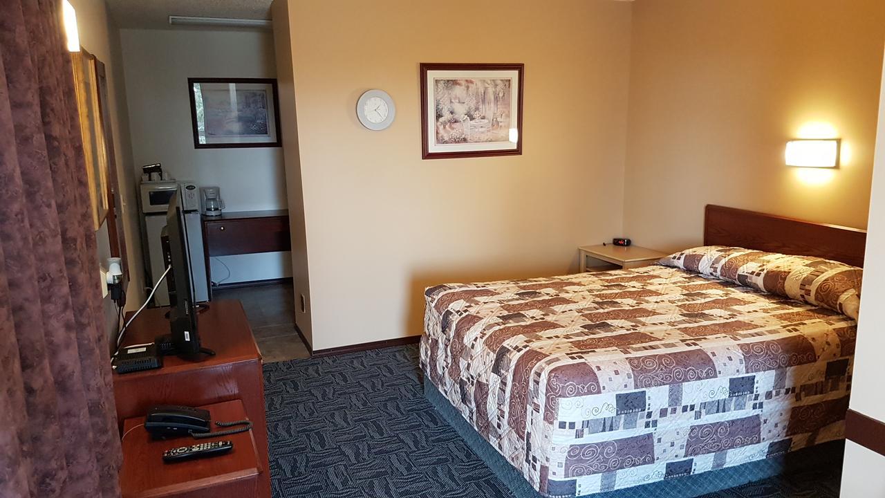 Golden West Motor Inn Carstairs Dış mekan fotoğraf