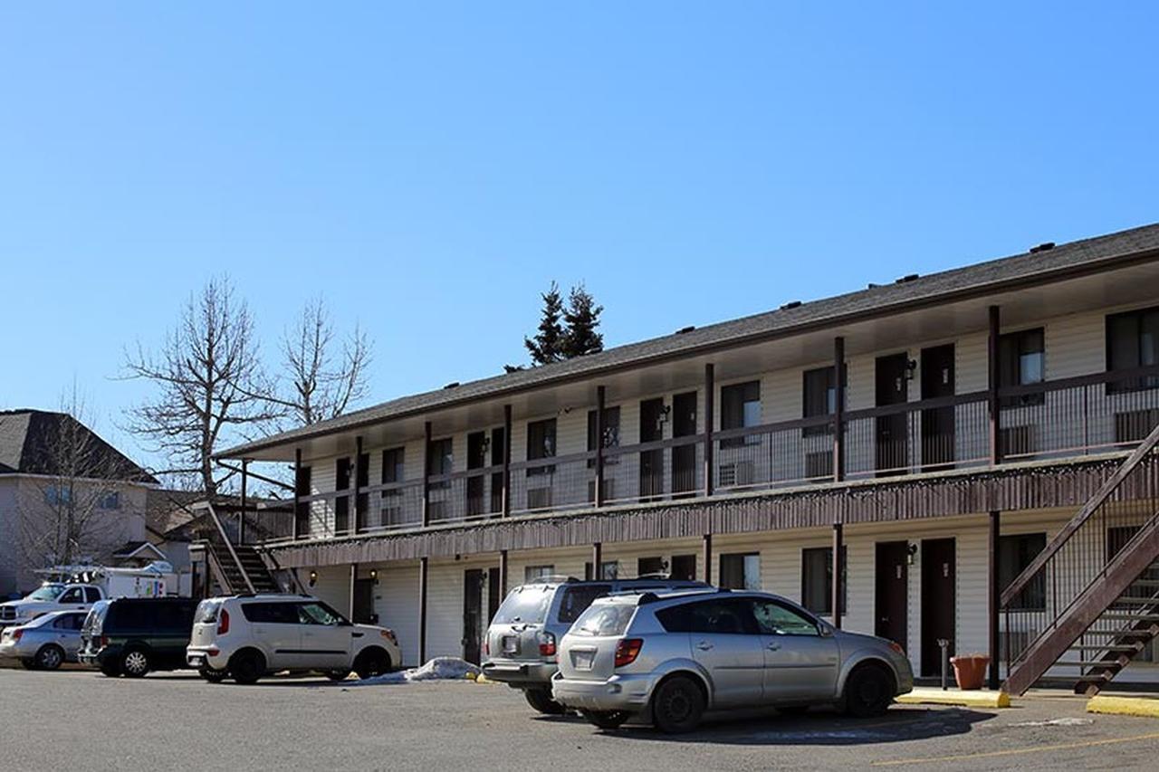 Golden West Motor Inn Carstairs Dış mekan fotoğraf